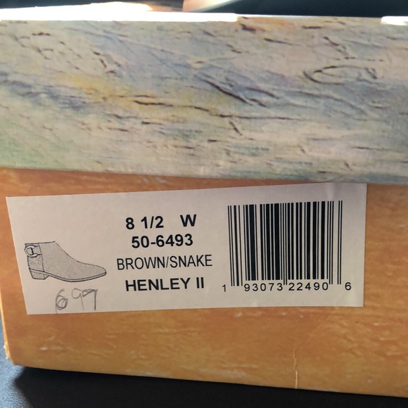 Women’s like new brown ankle boots size 8.5 W - Picture 6 of 6